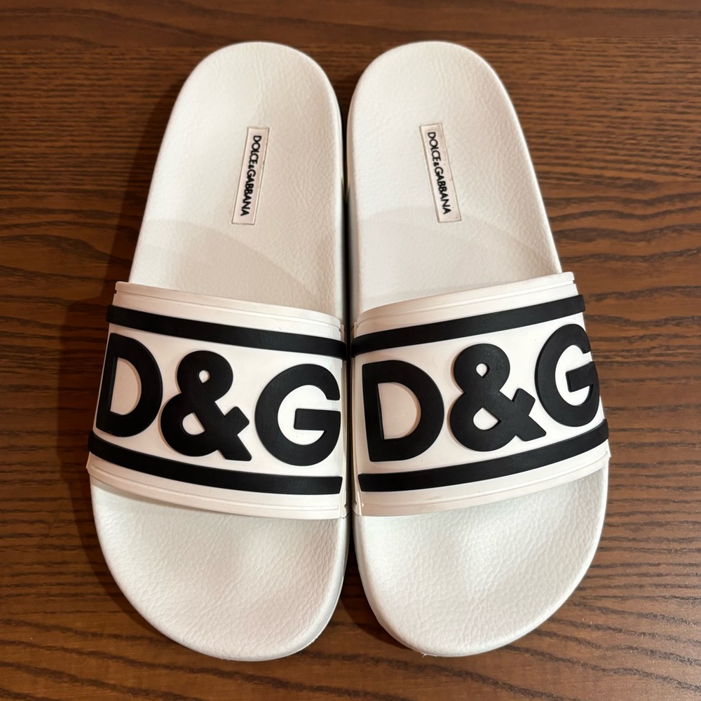 🚫SOLD🚫 Dolce and Gabbana slip on